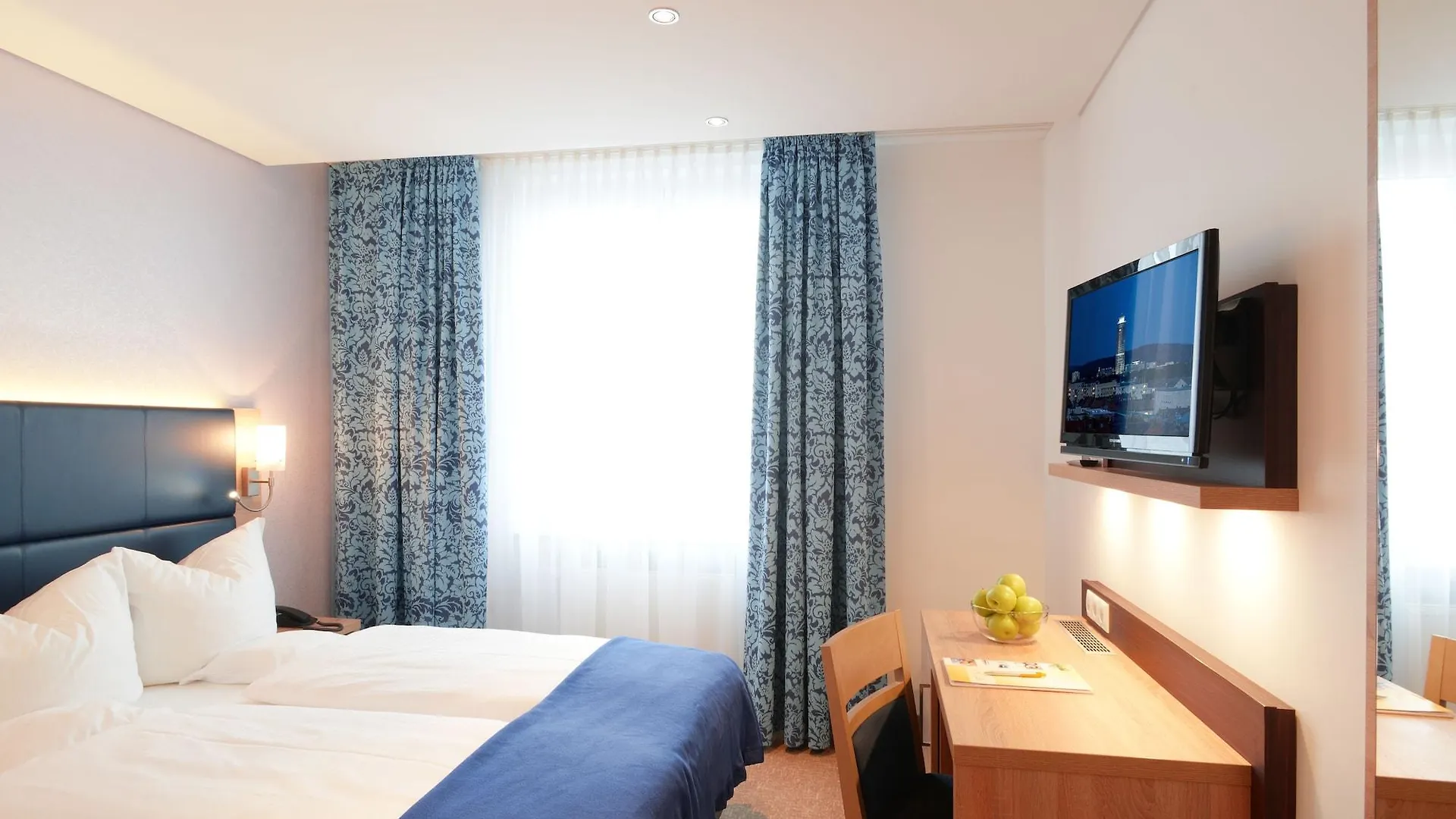 Ringhotel Loew'S Merkur Nuremberg 4*,  Germany