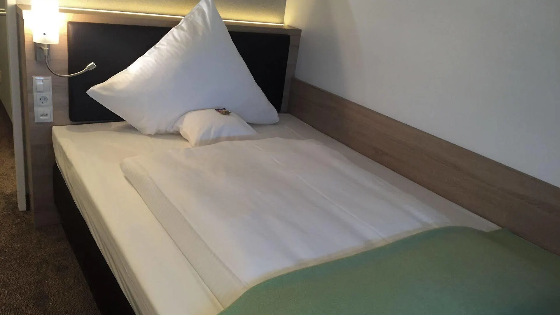 Ringhotel Loew'S Merkur Nuremberg 4*,  Germany