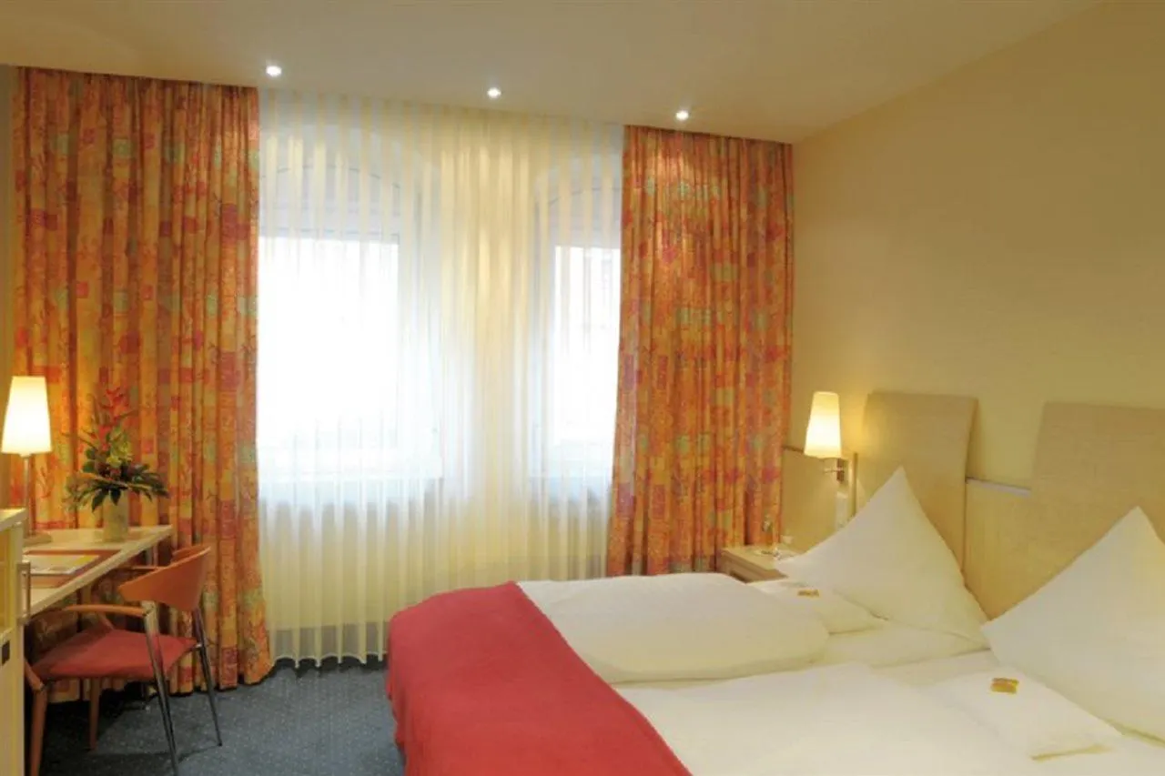 Ringhotel Loew'S Merkur Nuremberg 4*,